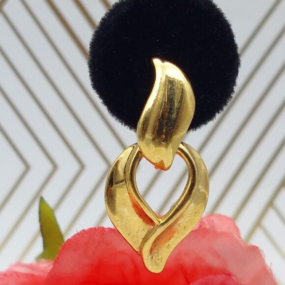 Avon Door Knocker Gold Tone Dangle Clip On Earrings Dangle Drop 1.5" - Picture 5 of 12